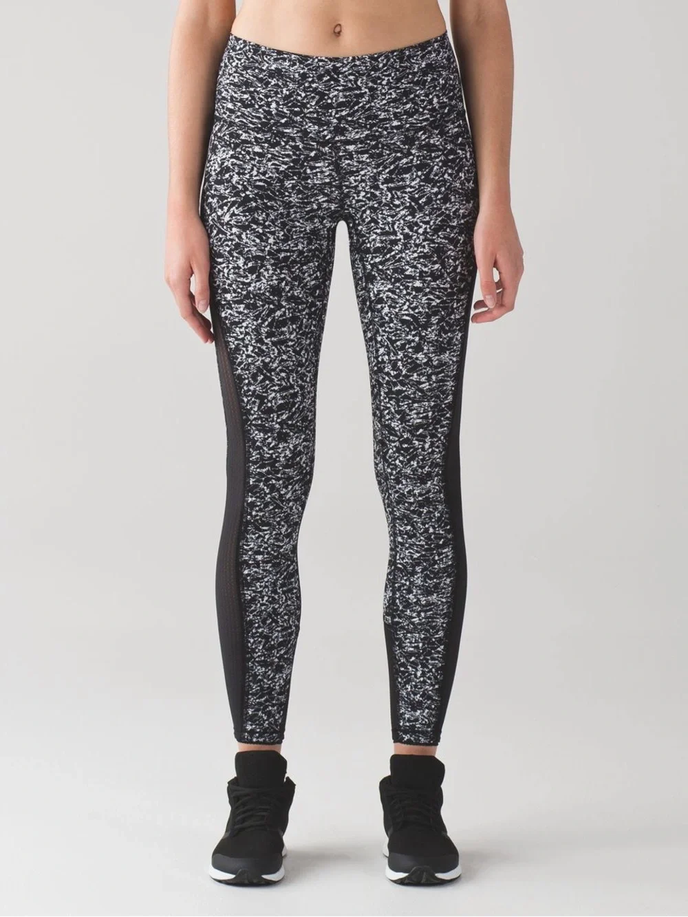 Lululemon Deep Breath Tight Iced Wave White Black Size 6